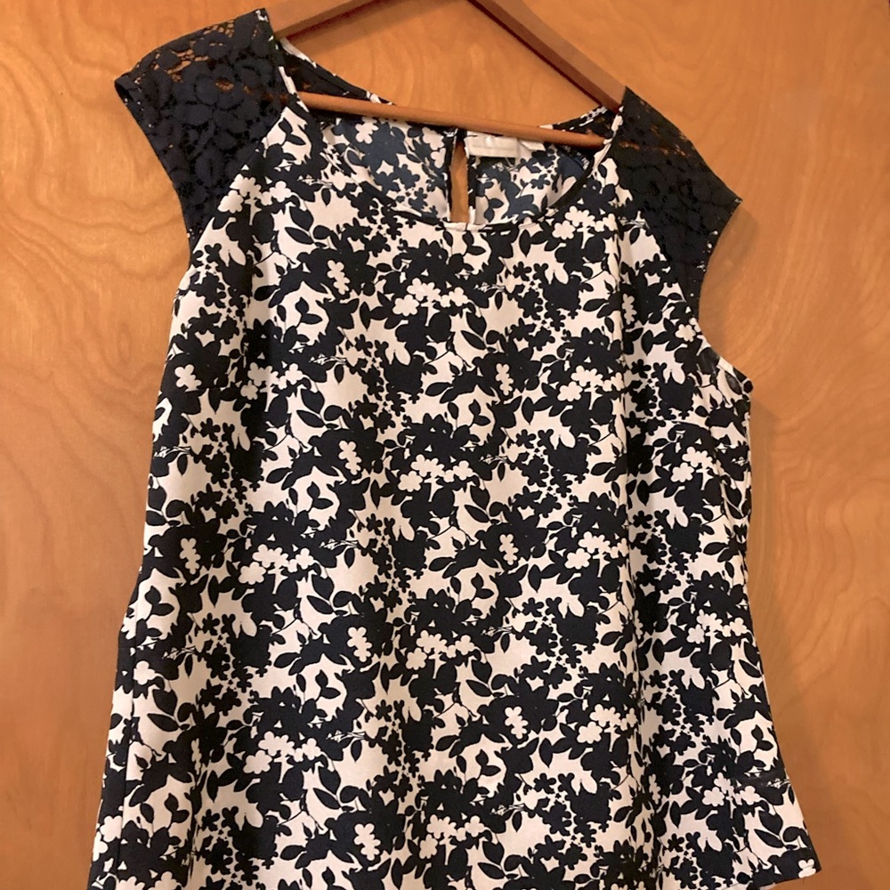 New York & Company size large blue and white floral tank